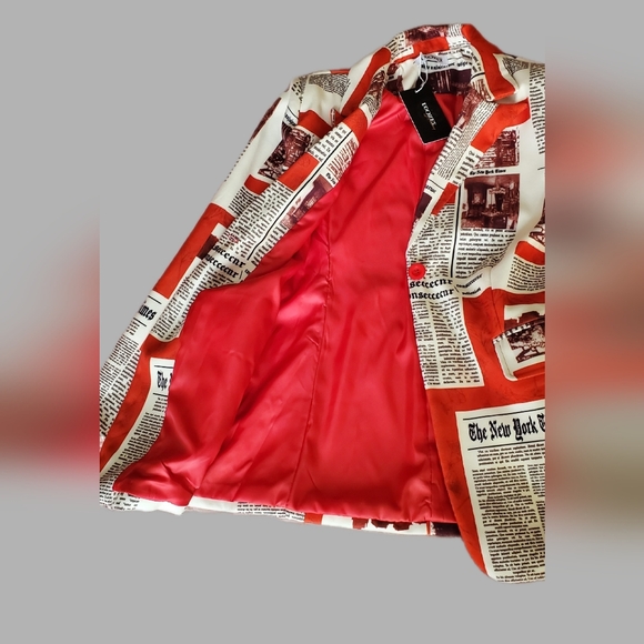 Chic Red and White Newspaper Print Blazer - Picture 5 of 10